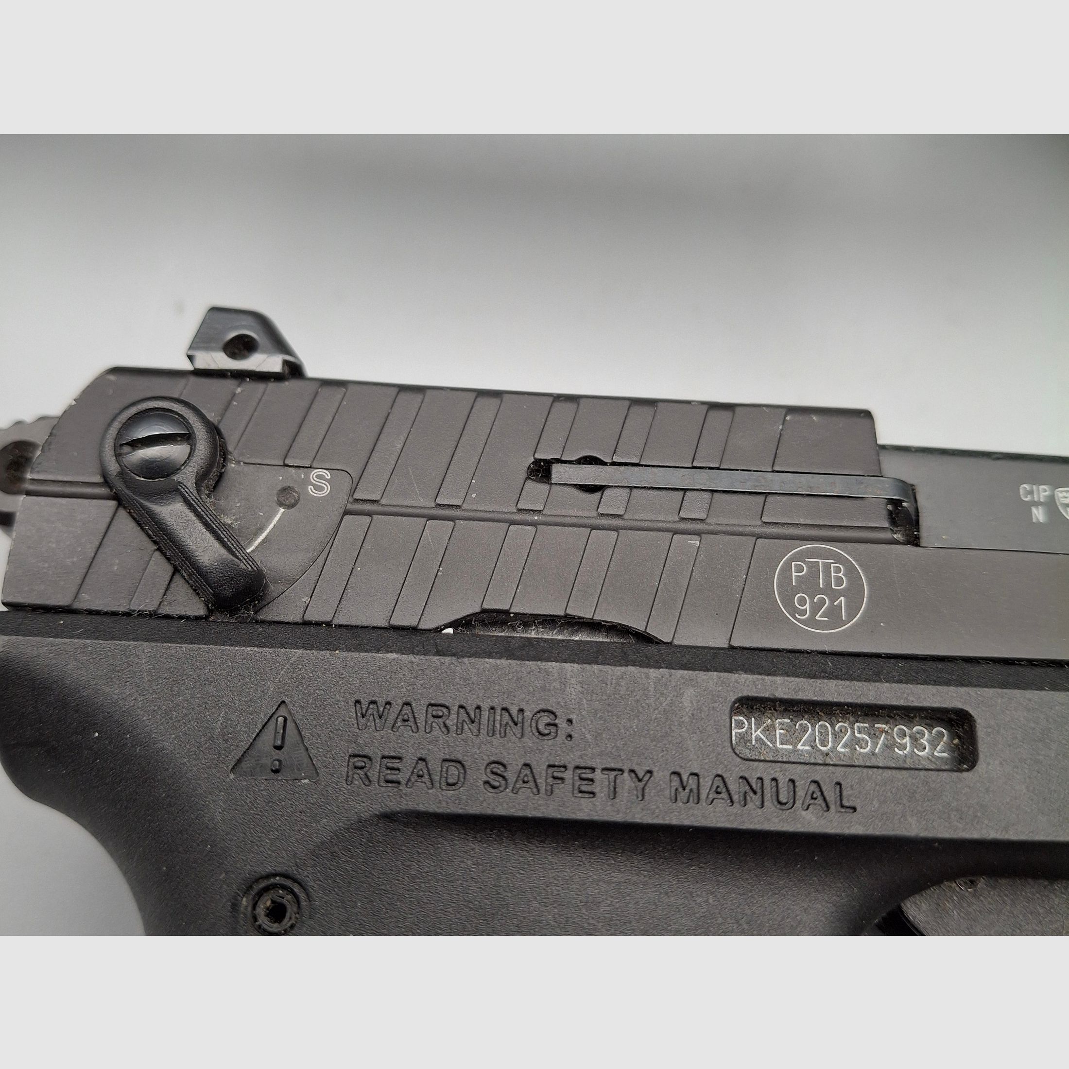Biete eine Walther PK 380 PAK
