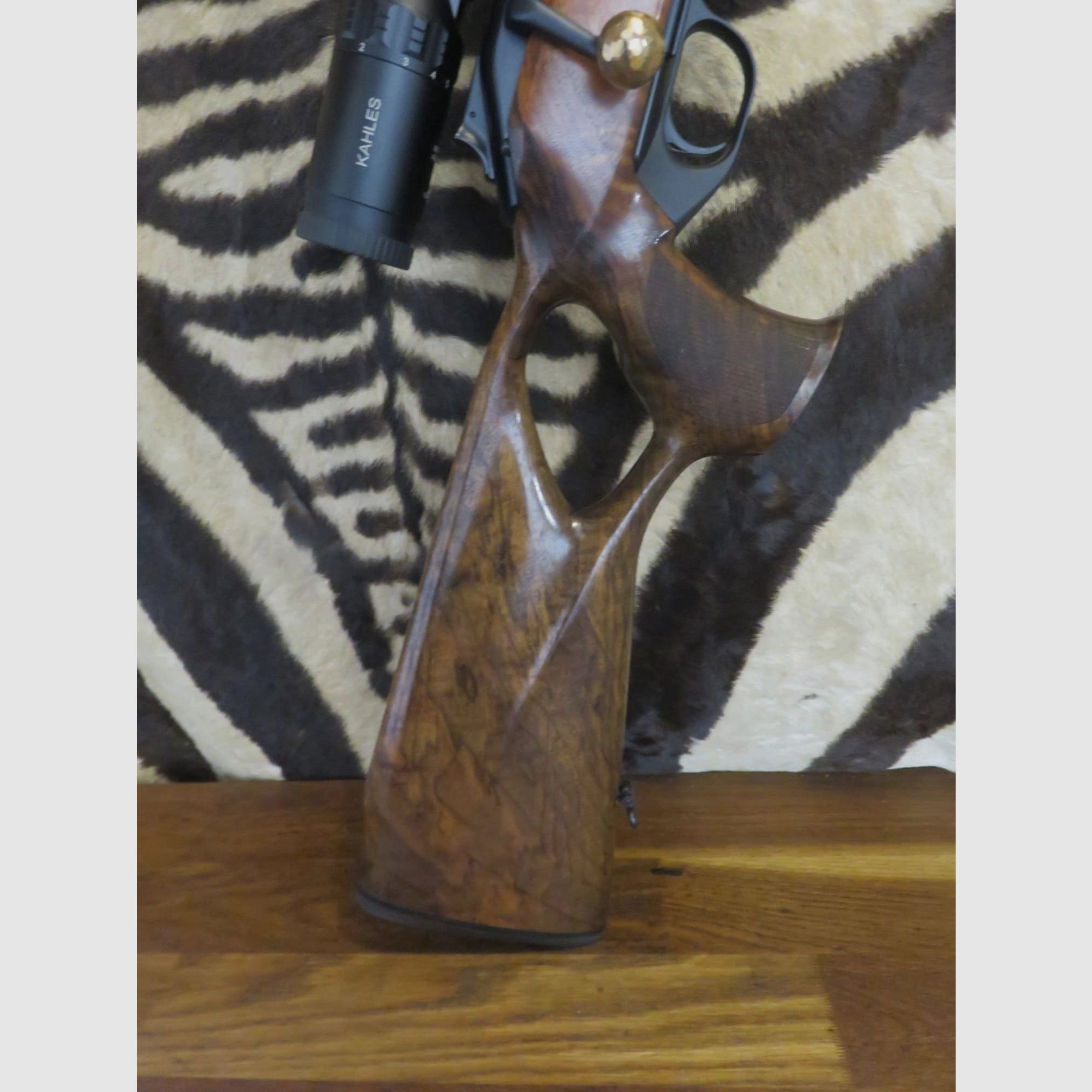 Carabine BLASER R8 Success Bois cal.300wm canon 65 cm – lunette KAHLES Hélia 1-5x24i, image 7 sur 11