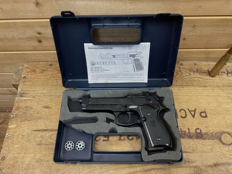 CO2 Pistole Beretta Mod. 92 FS, Kal.4,5mm mit Koffer und 2 Magazinen!!!