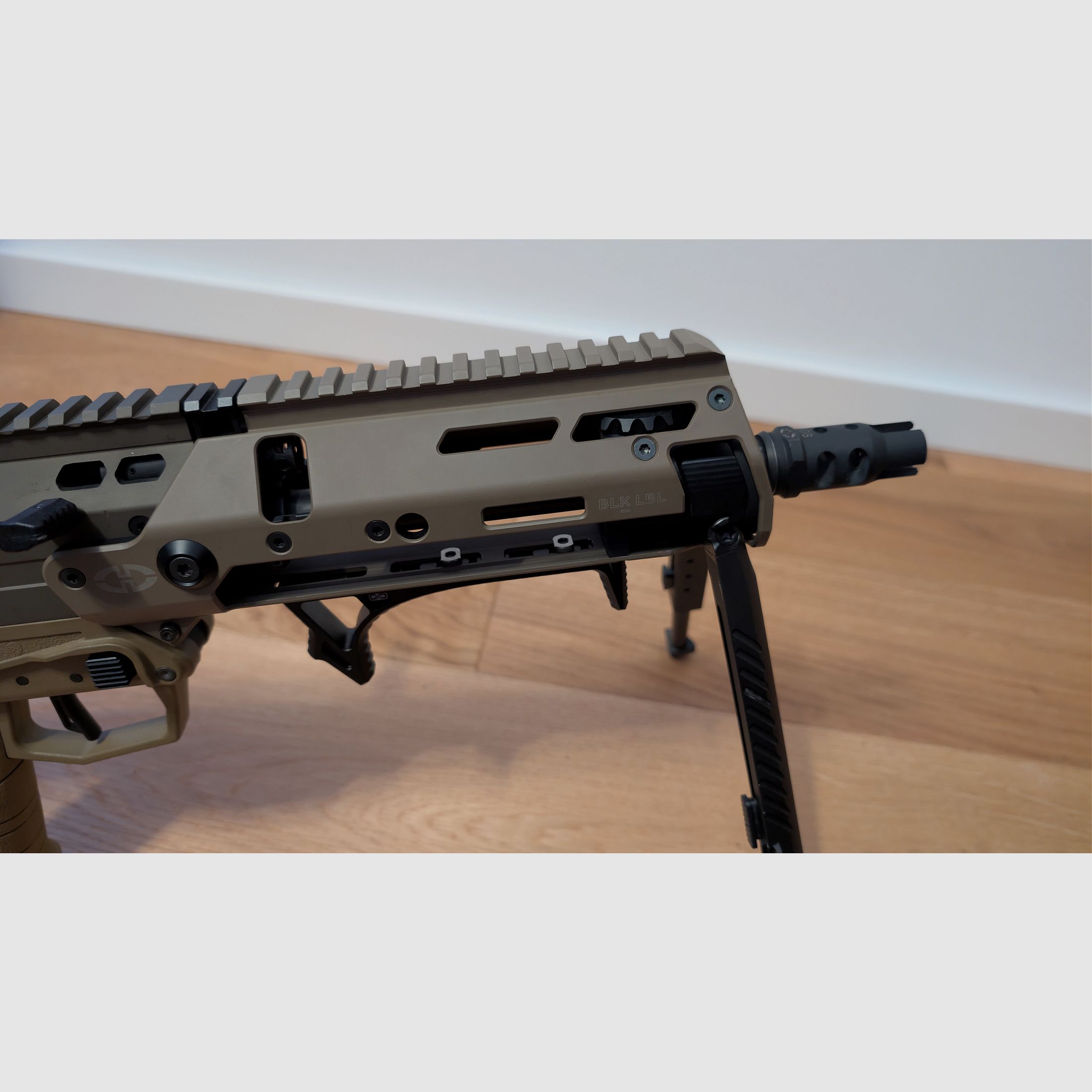 Desert Tech MDRX met BLK LBL Mantis en Jard trekker