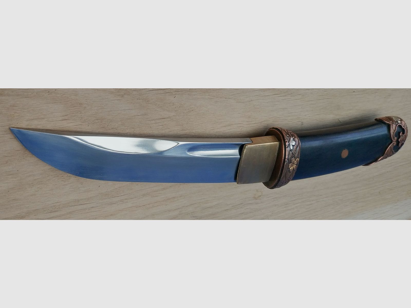 Honsanmai Tanto, handpoliert, Heft und Scheide aus Ebenholz