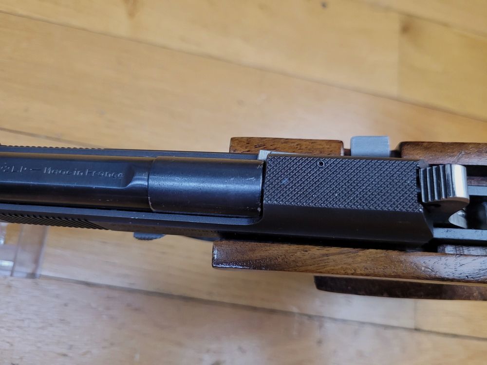 Excellent pistolet Unique modèle DES 69 – cal. 22LR – Contre-poids d&rsquo;origine conforme au modèle – 10 coups – Grande précision – Inusable – Du top Made in France ! TBE ++, image 13 sur 19