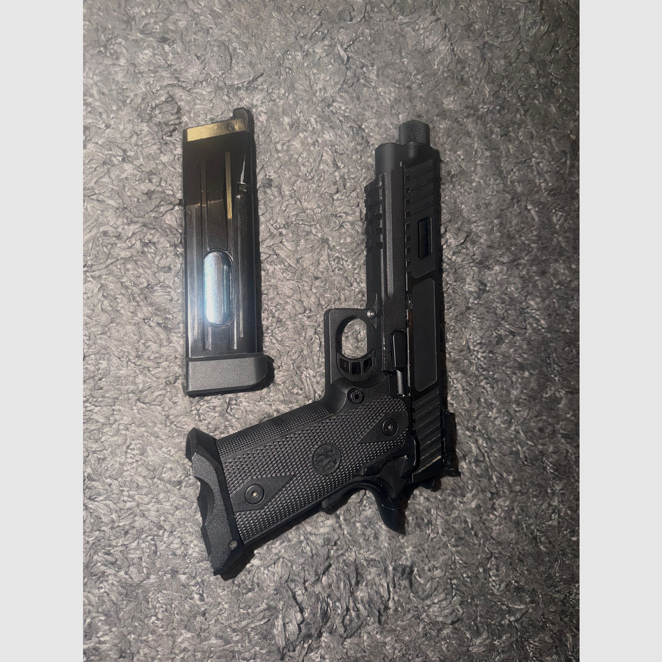 KLI Hi-Capa 5.1 Kiki Mora Vollmetall CO2BB 6mm BB Blackout Edition