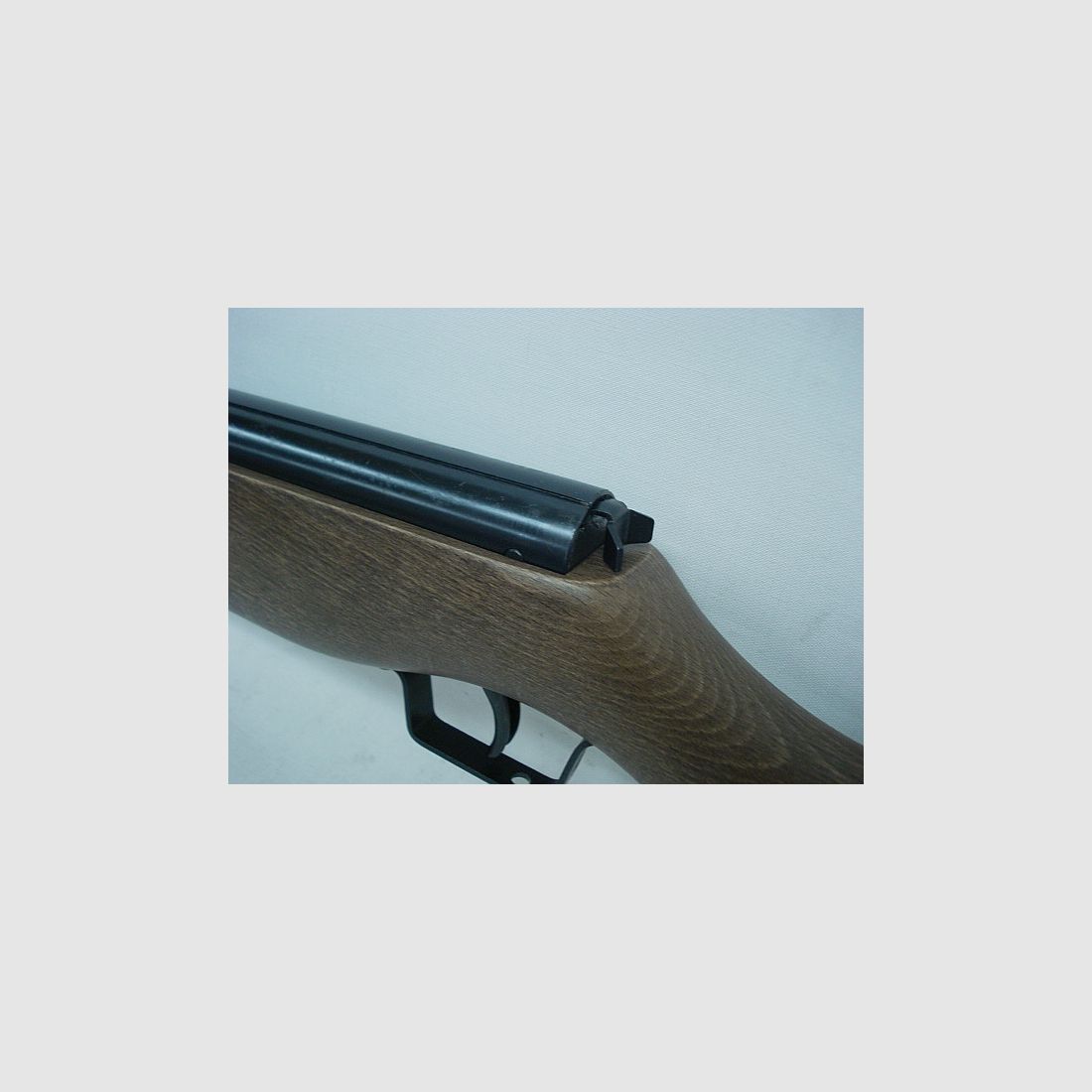 Model 220 F cal. 4.50 mm - Beech wood stock with cheek piece
