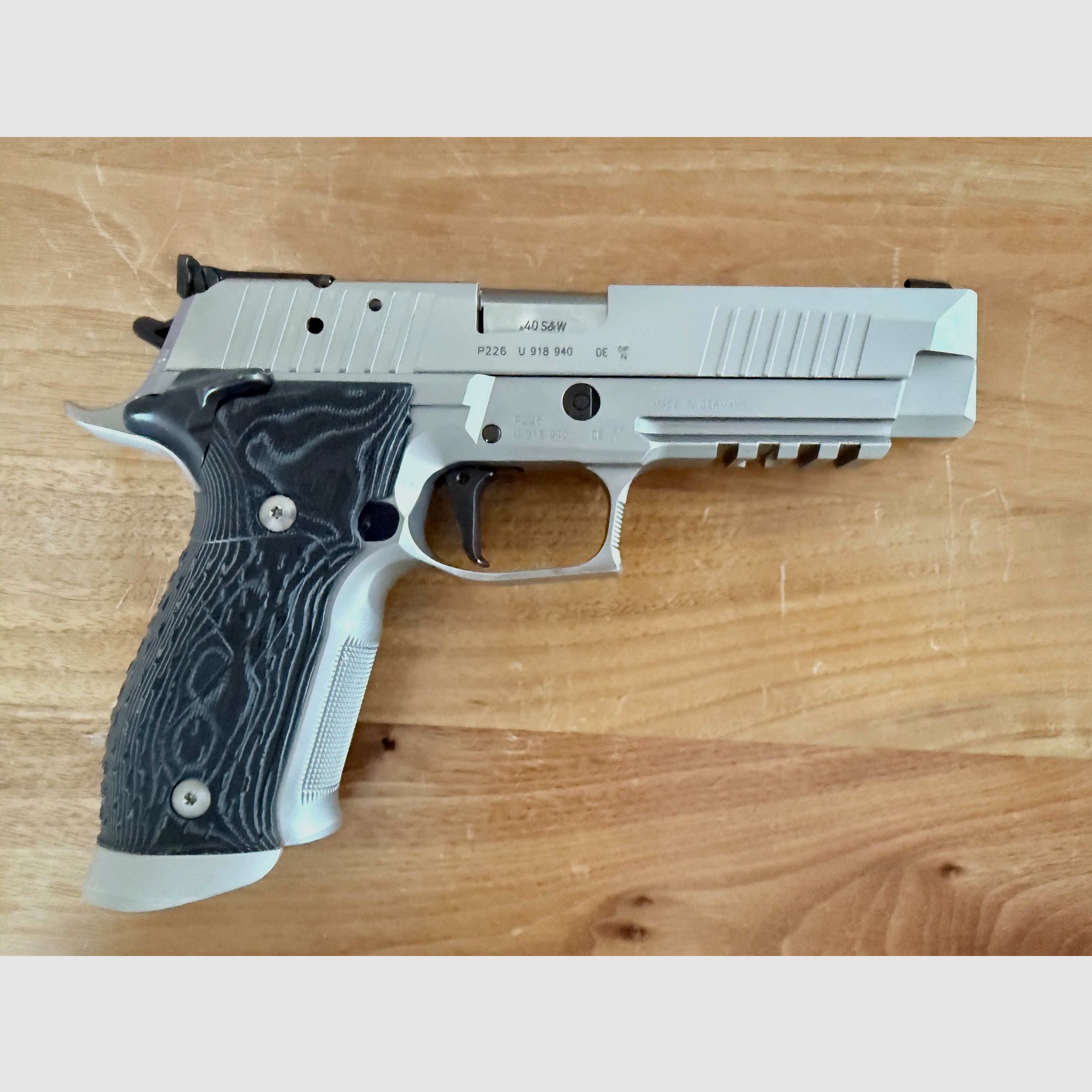 Sig Sauer X-Five Supermatch in .40 S&W mit 9 mm X-Short Wechselsystem