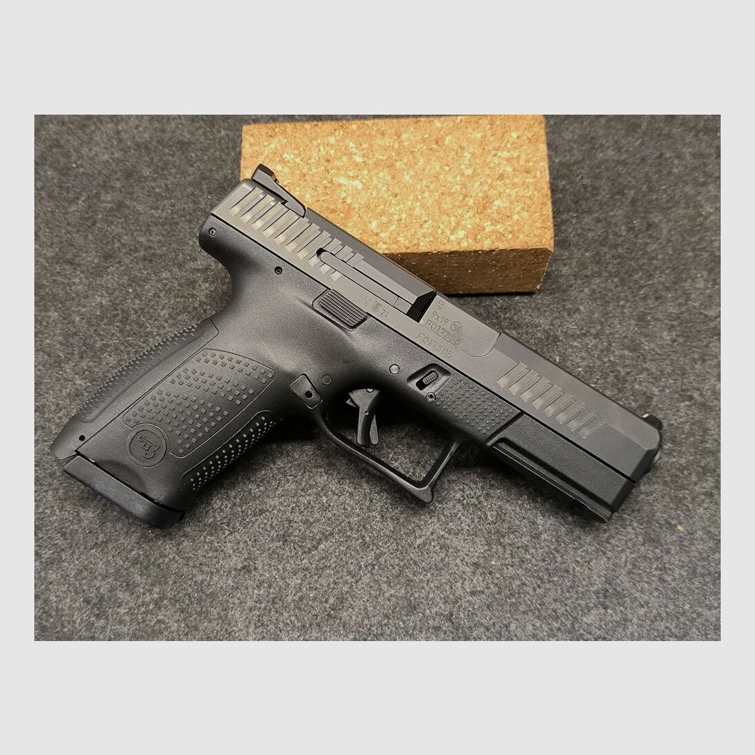 CZ - Česká zbrojovka P10 - C