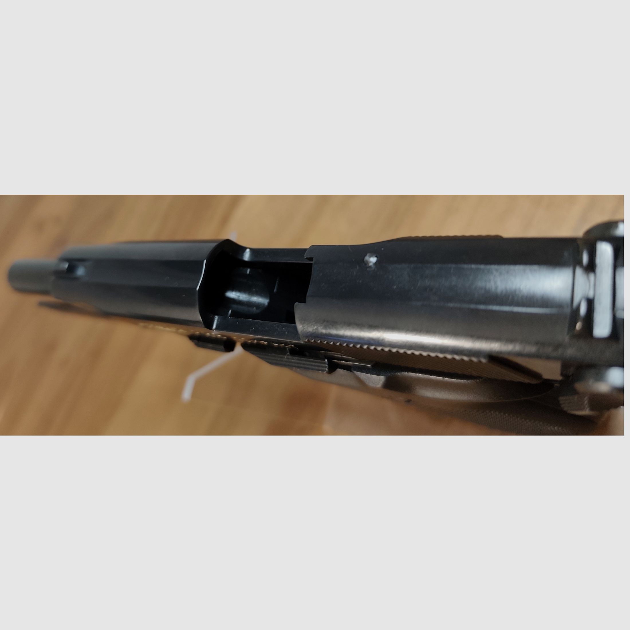 Walther P 88 Compact stary model złoty napis PTB 764 czarny z amunicją