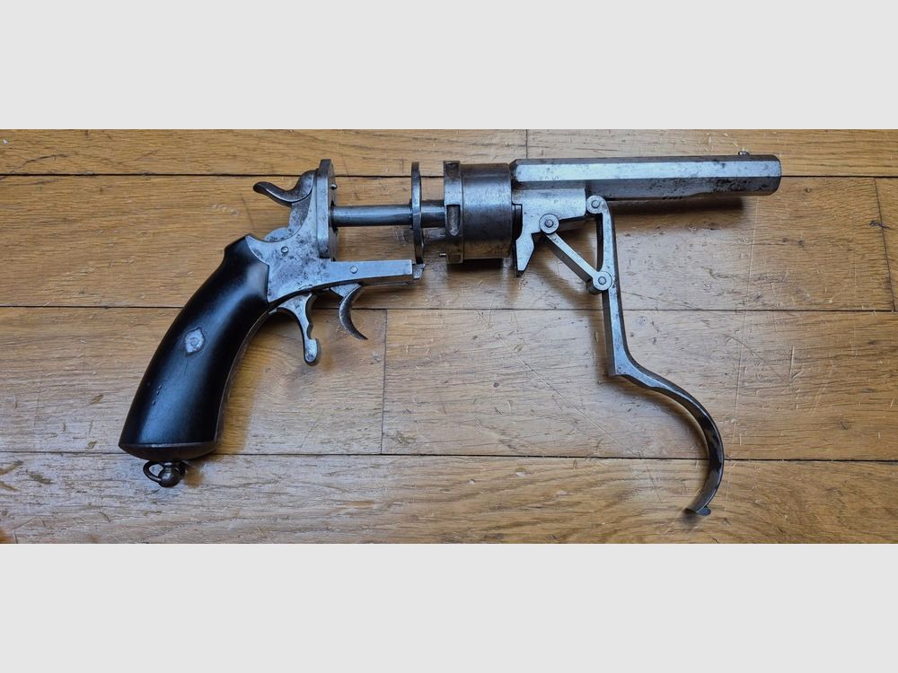 Seltener Revolver mit Galand-System – Kal. 12 mm – 6 Schuss – Quasi-regulär aus dem Konflikt von 1870/1871 – Geniales System zur kollektiven Hülsenextraktion – Stempel „CFG“ – Sehr schönes Stück zum Reinigen, das einer Sammlung Ehre machen wird – BE+ / TBE, Bild 1 von 29