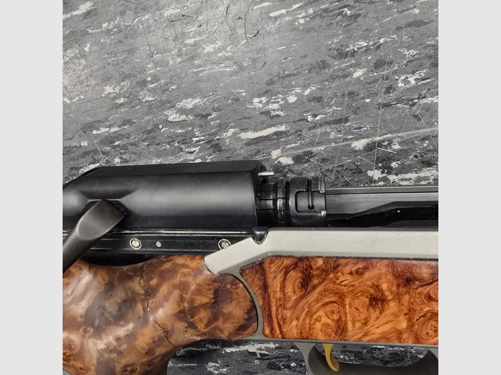 Blaser R93 Luxus in 8x68S mit Tuja Sonderschaft