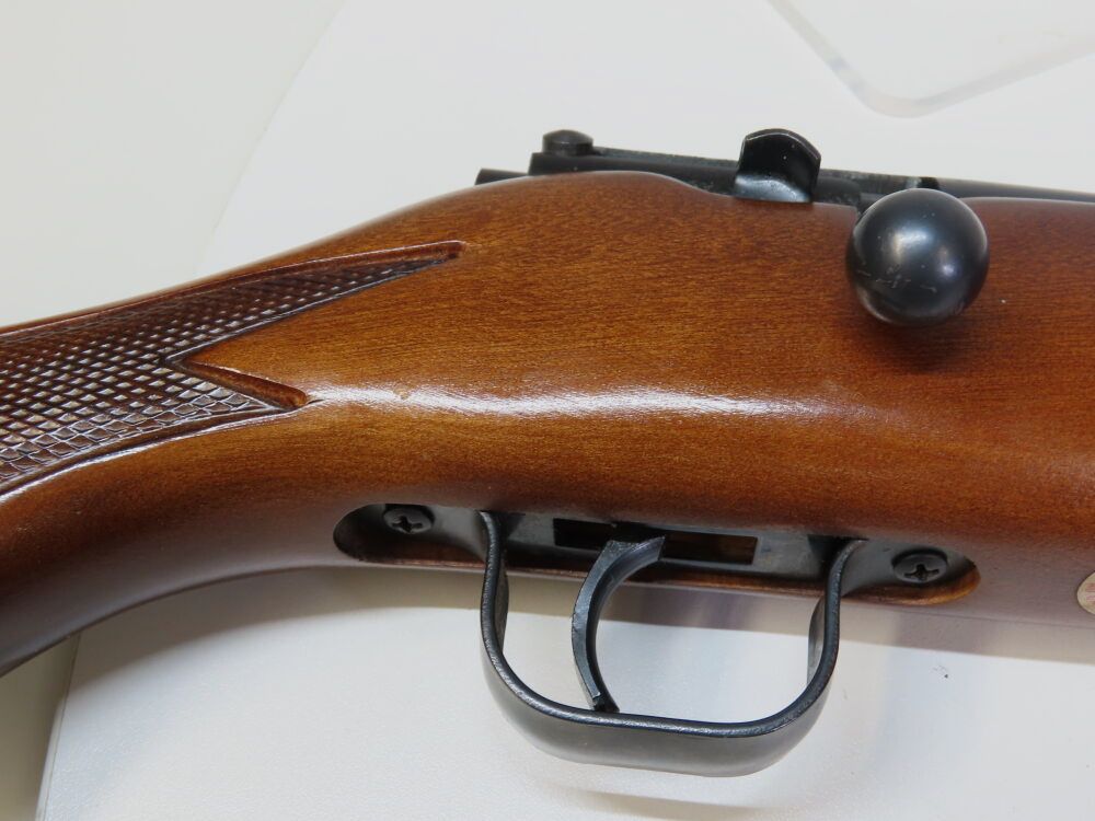 Lakefield repeater rifle / sound absorber