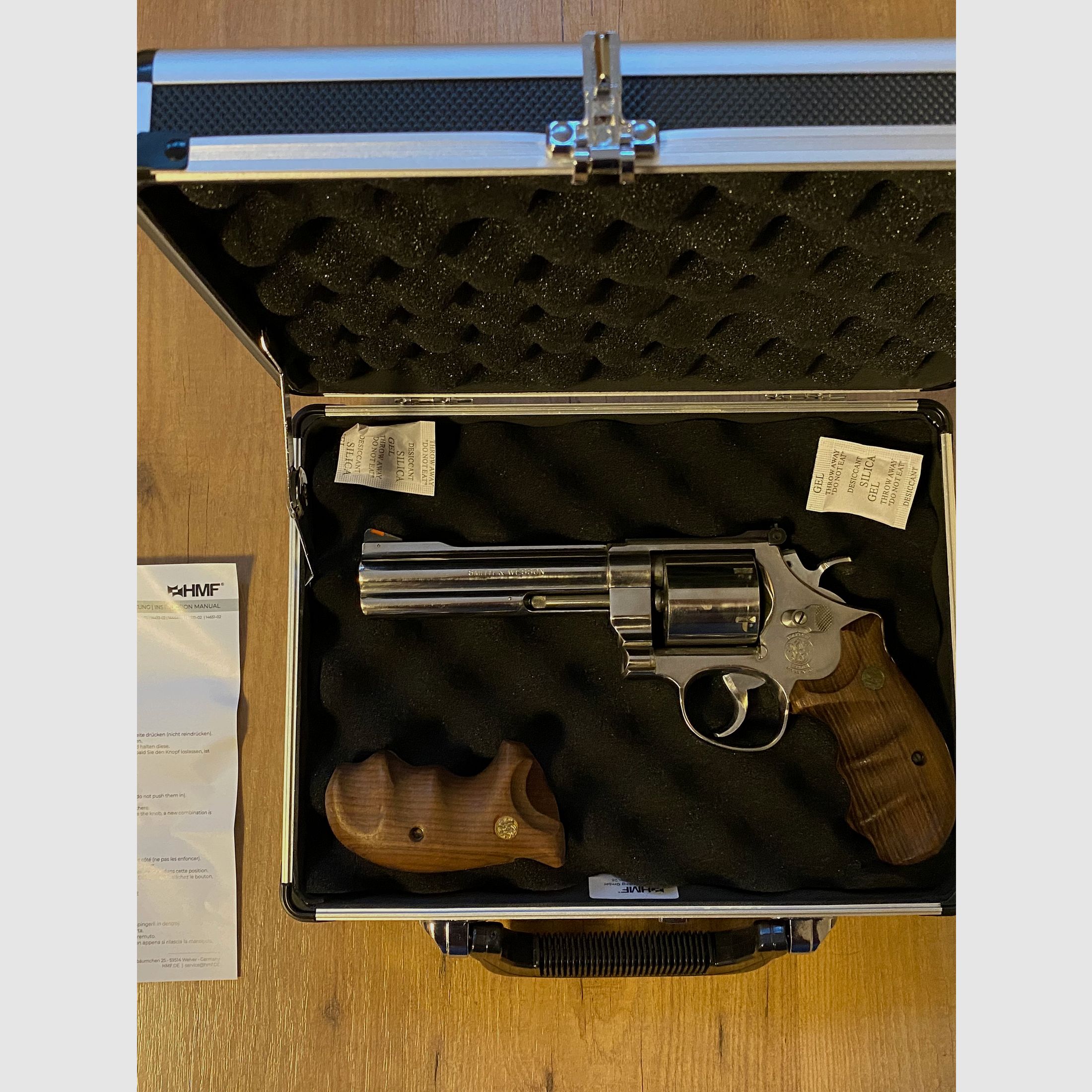 Smith & Wesson 627.0 Target .357, including gun case and accessories