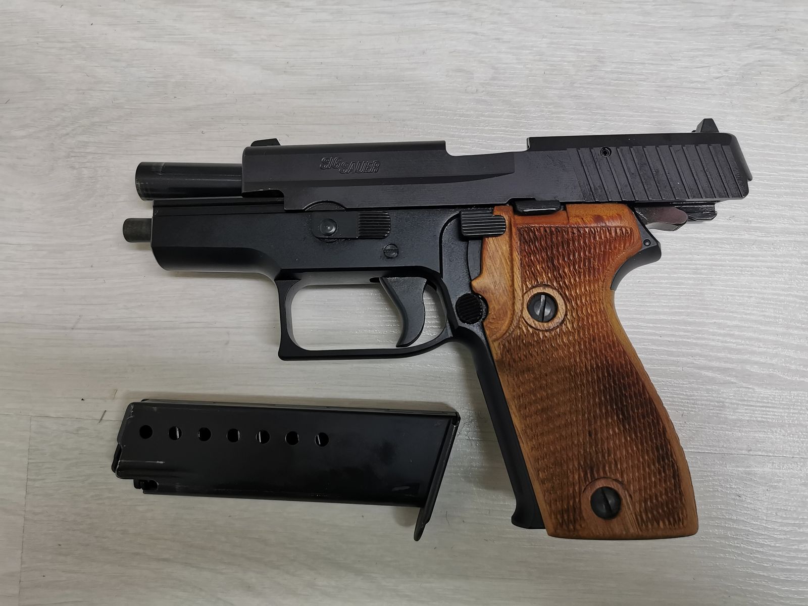 Pistola SIG SAUER P225 9mm