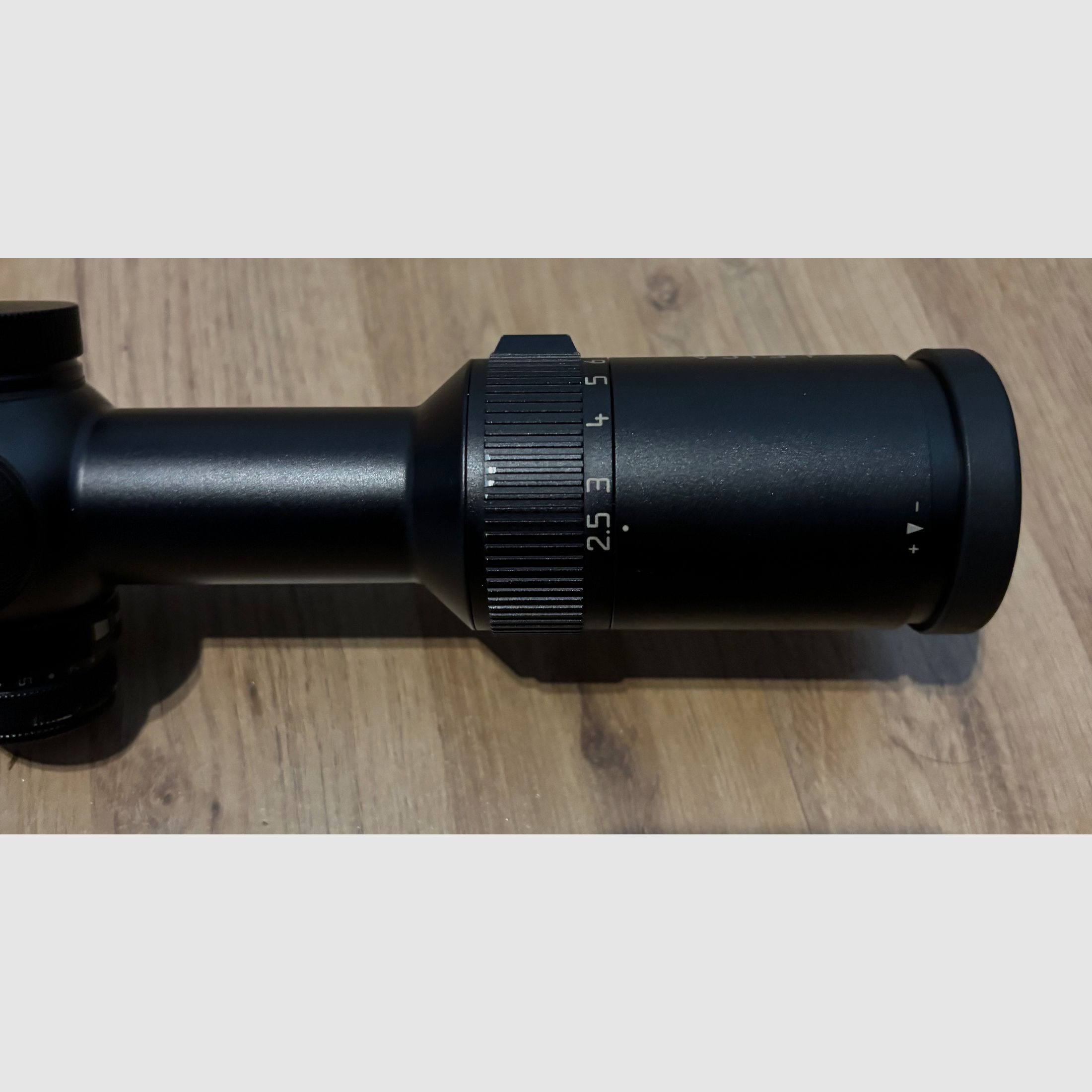 Leica Fortis 6 2.5-15x56 LA4