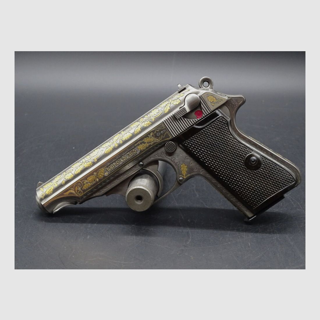 Walther PP DDR KKV 1001 Eichenlaubgravur in Gold Kaliber 7,65mm Brow. PP DDR KKV 1001