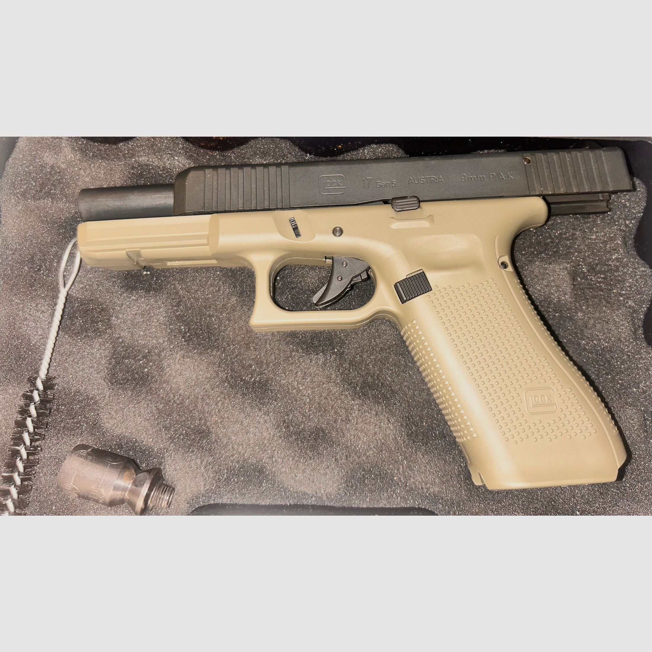 Glock 17 Gen5 blank firing pistol French military 9 mm P.A.K. (P18) NEW NEW NEW