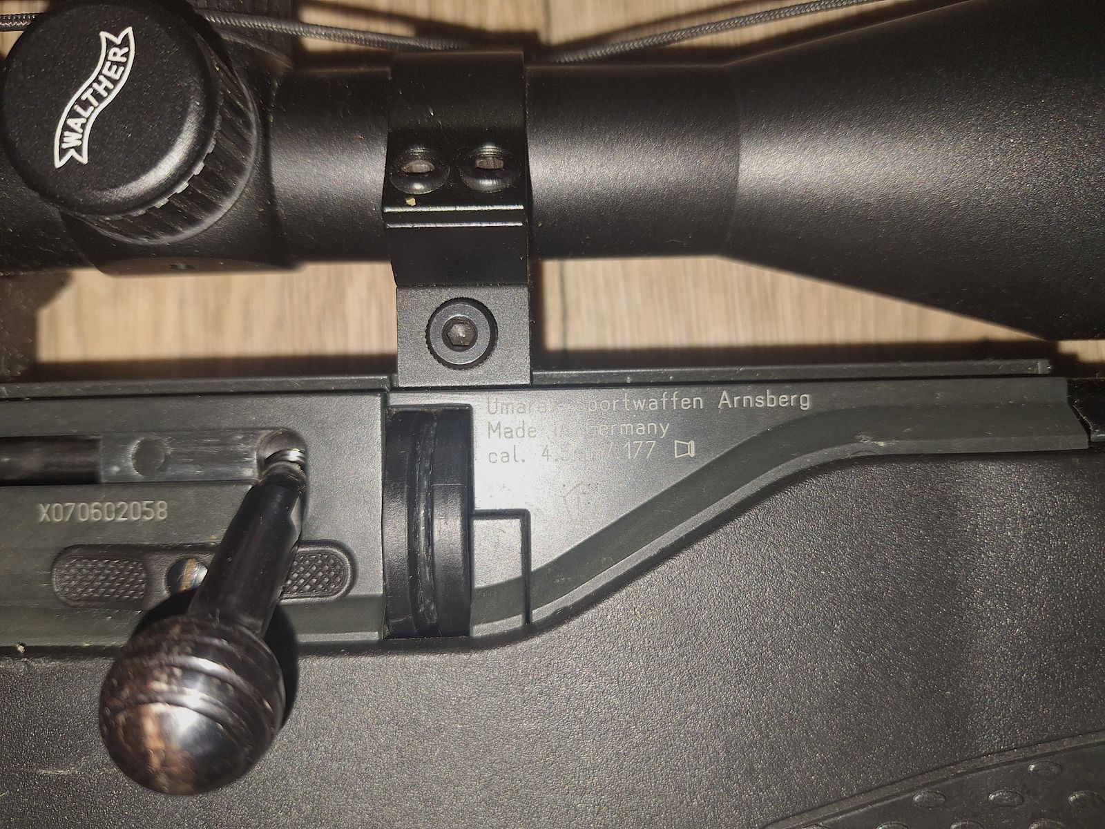 Fusil Umarex 850 Airmagnum CO2 Cal. 4,5 mm avec lunette de tir Walther 6x42