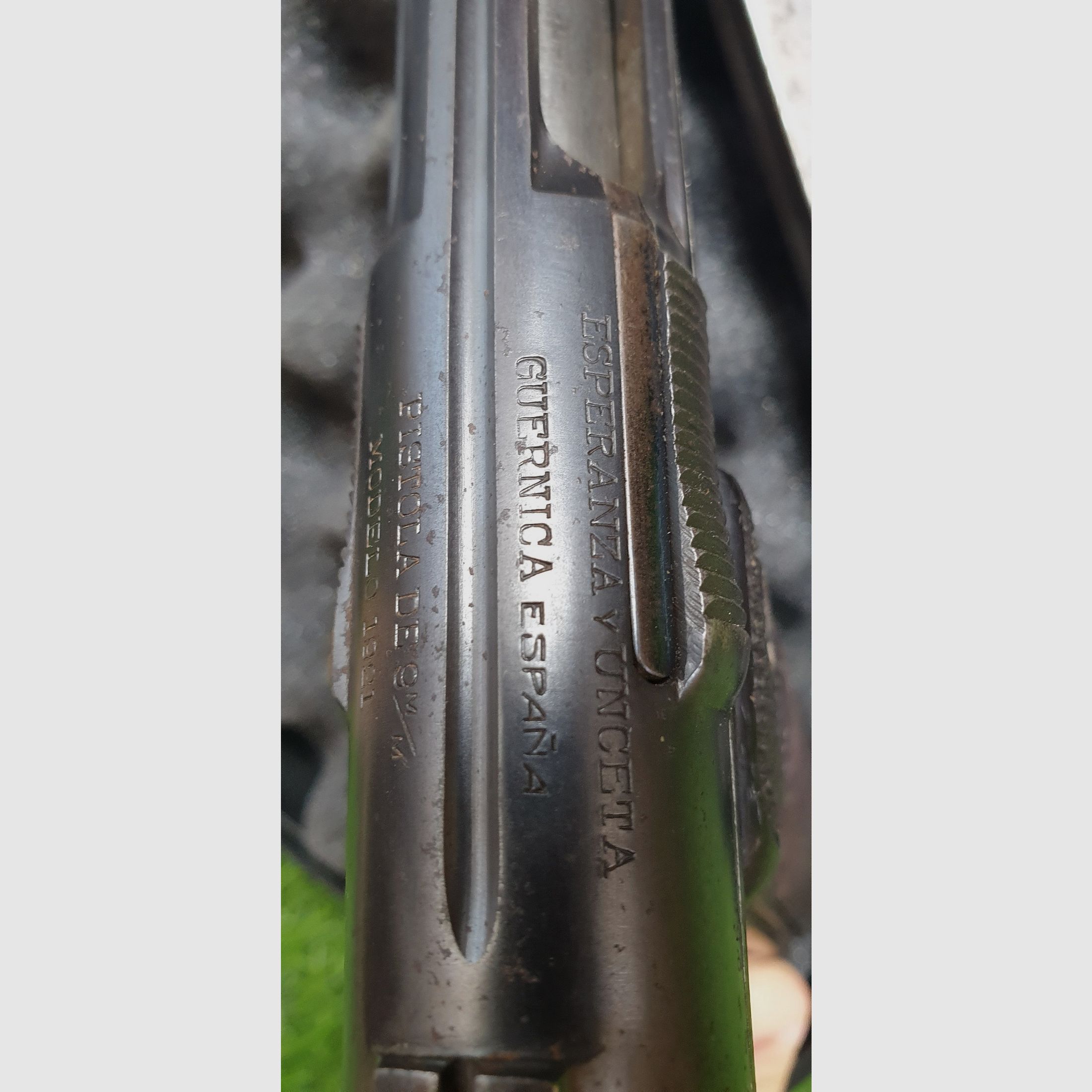 Historic pair of ASTRA 400 and 300 9mm pistols