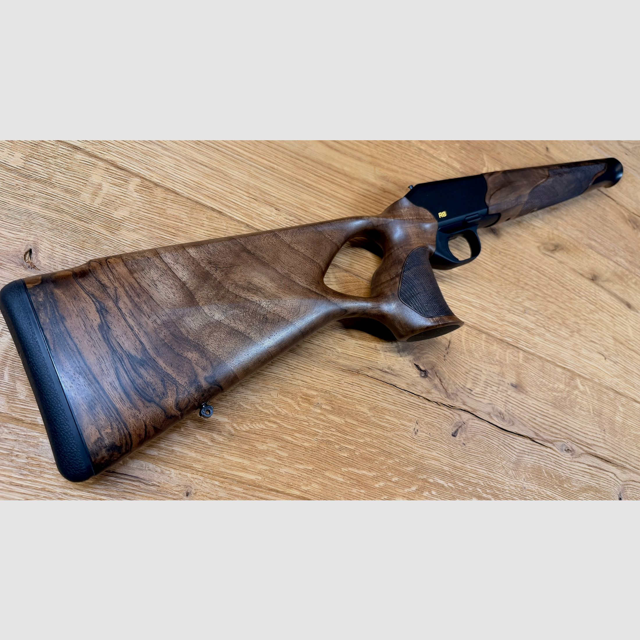Blaser R8 Success Schäftung / Holzklasse 4 / R8 Logo in Gelb / top Holz absolute Gelegenheit