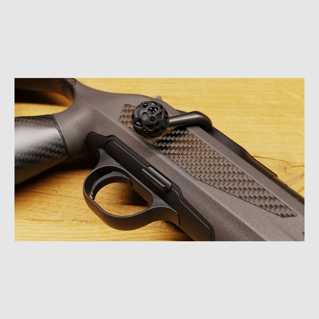 Blaser R8 mit FBT Carbonschaft / .308 Win. / 47cm LL / M15x1 / FBT INCA 44Ti Schalldämpfer / TOP