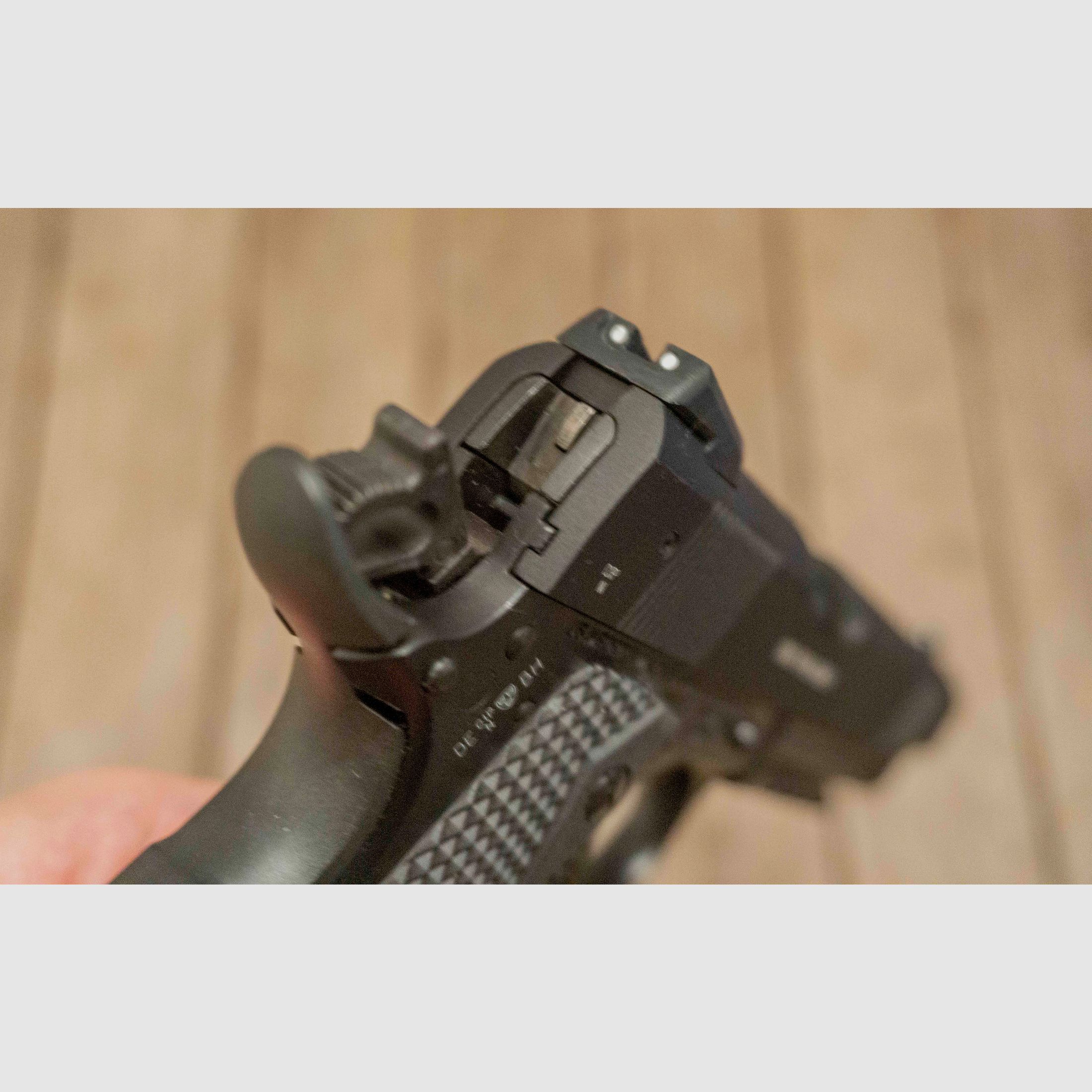 Pistole Colt 1911 Rail Gun Government Modell 22lfB