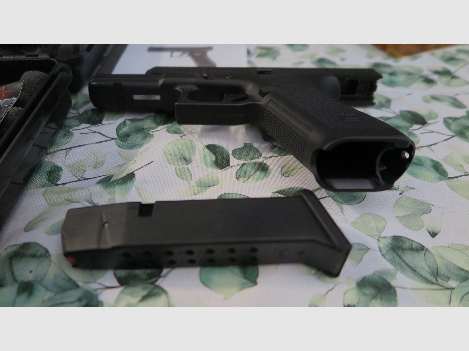 Sammlungsauflösung  4 Schreckschuss Waffen  wie durch die Bilder und Belege zu sehen ist.