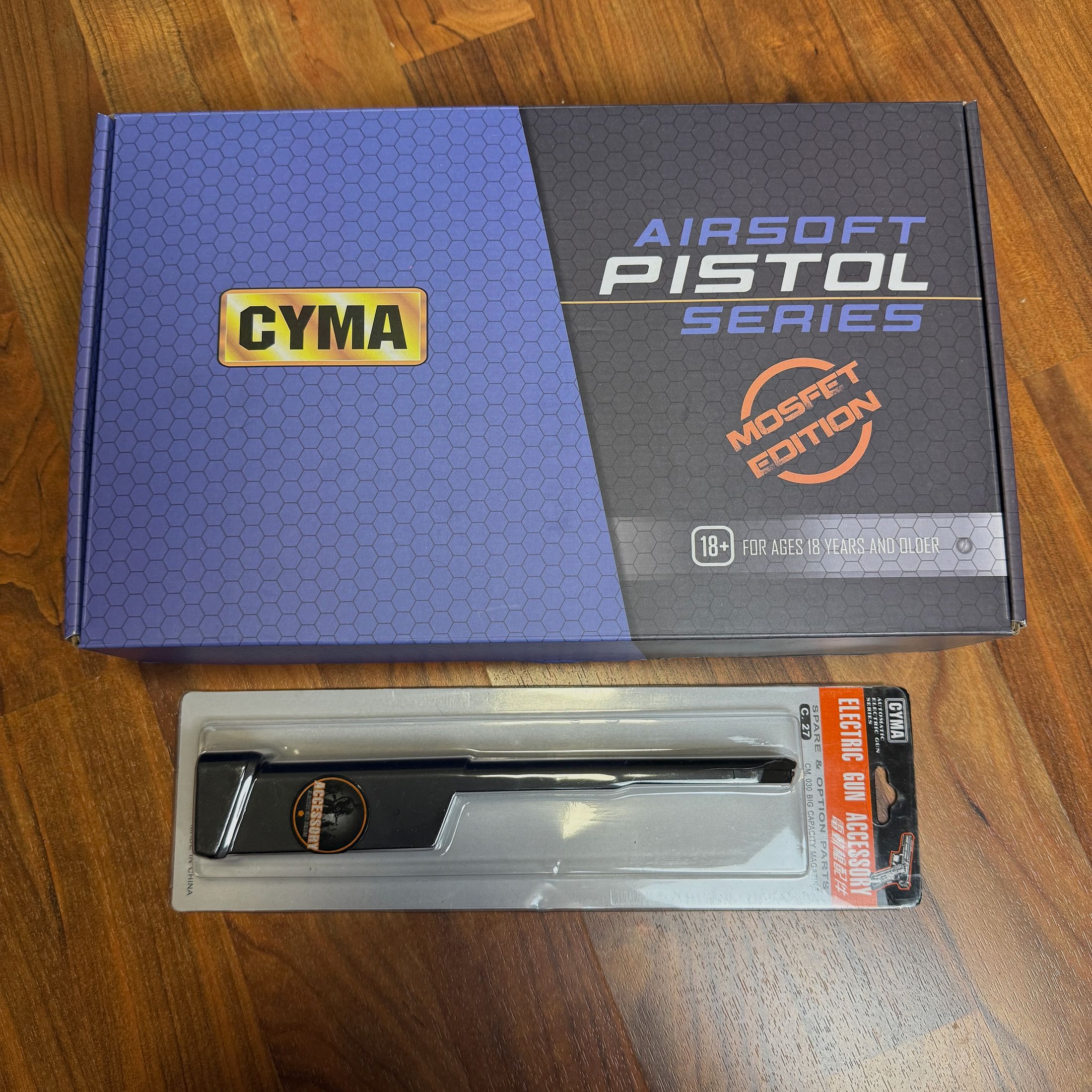 elektrische Cyma Airsoft Pistole <0,5 Joule mit Zusatz Magazin