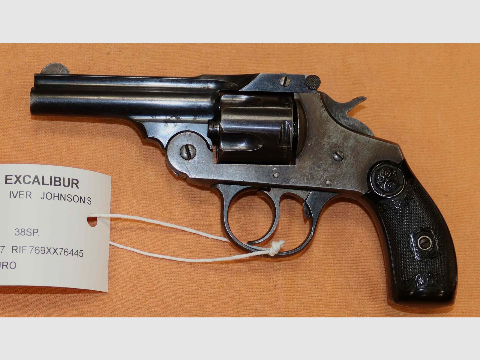 Rewolwer Iver Johnson's Kaliber 38 SP, zdjęcie 2 z 6