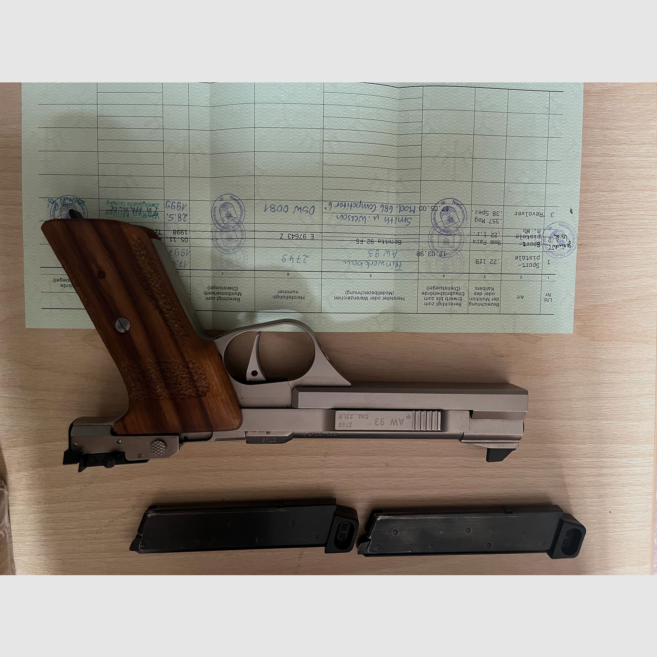 halbautomatische Pistole  Feinwerkbau, AW 93