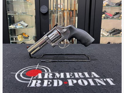 SMITH & WESSON 686 DISTINGUISHED PLUS 4”