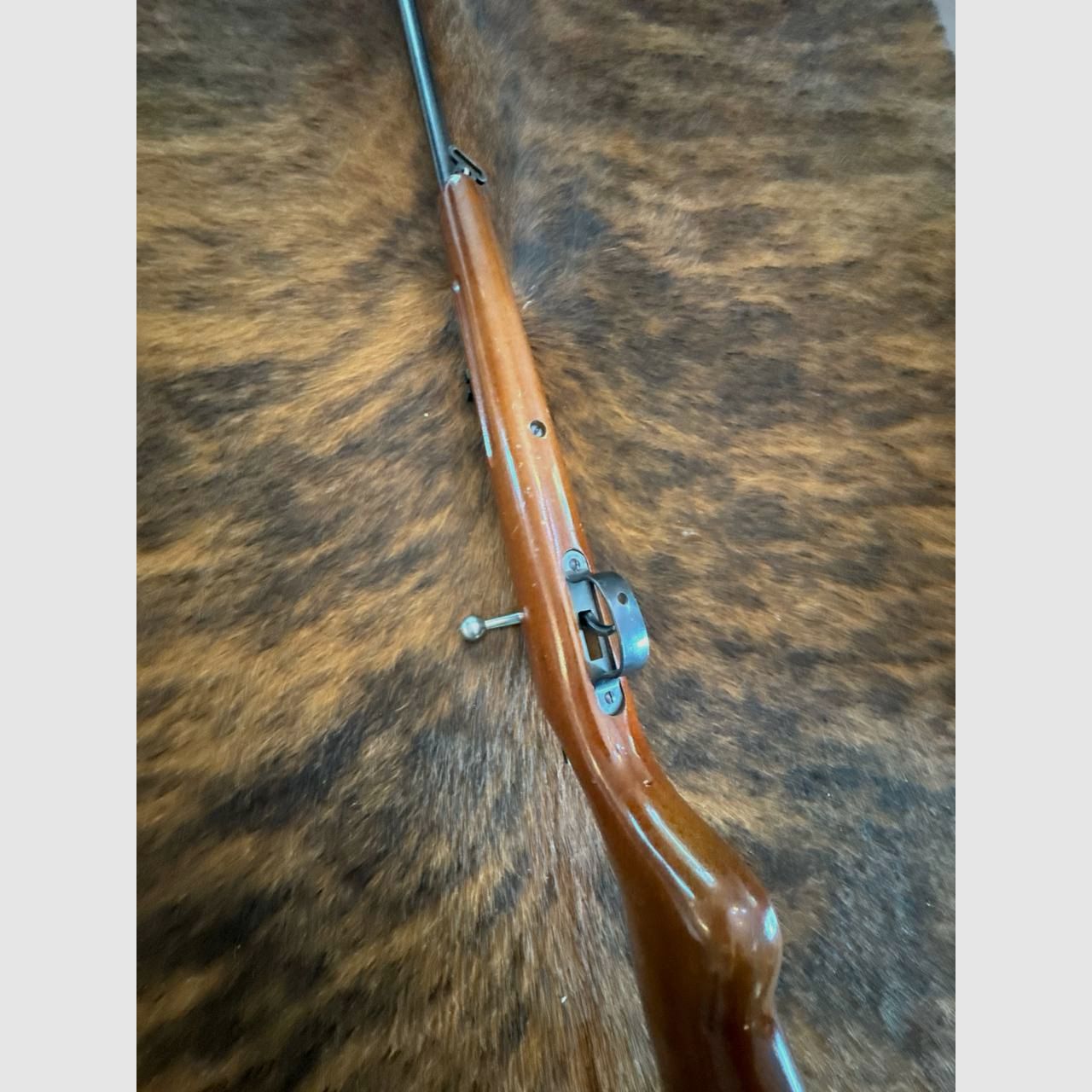 VOERE carabina a ripetizione cal. 6 mm Flobert con calcio in legno. Carabina classica per piccoli calibri