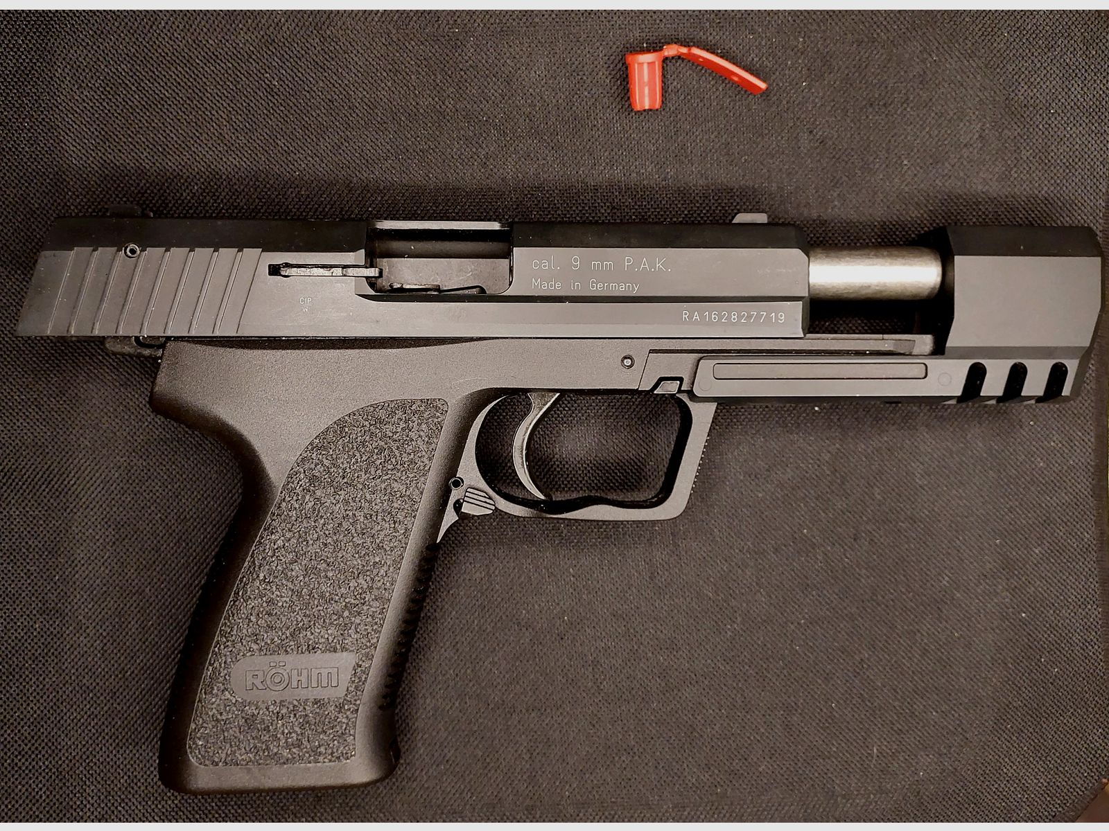 Röhm RG96 Match blank firing pistol blued cal. 9 mm P.A.K blued (PTB 699) RG 96 set with match attachment and 2 magazines