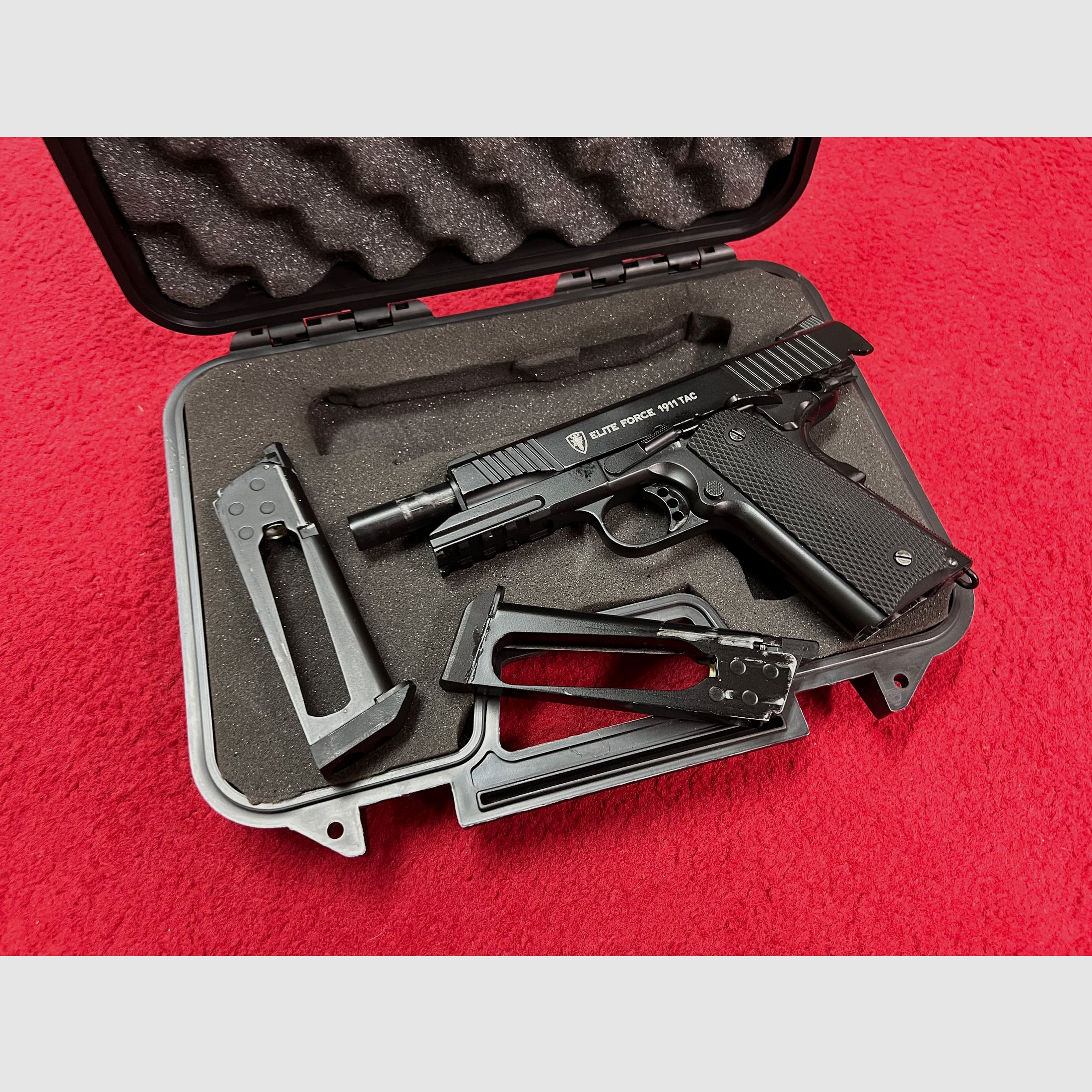 Umarex Elite Force 1911 TAC in zwart 6mm C02 versie met 2 magazijnen.