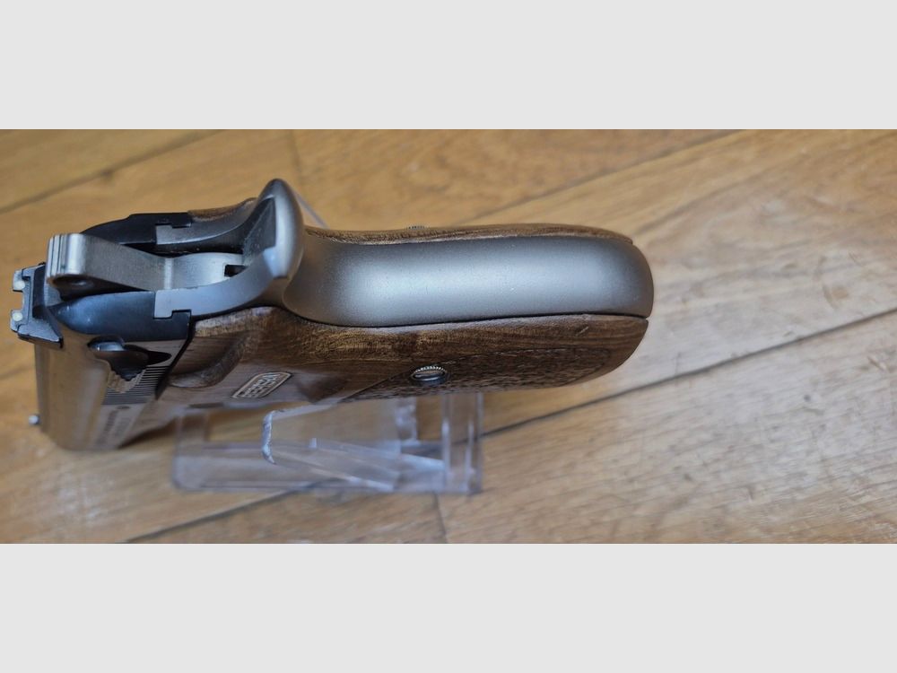 Beau pistolet argentin Bersa Modèle 23 – Gaucho des Pampas et des chaudes boites de nuit de Cordoba – Le petit argentin en cal. 22LR qui impressionne les américains – 100% acier – Léger et très précis – Excellente esthétique et mécanique – Canon miroir – Très belle arme en TBE++, image 9 sur 18