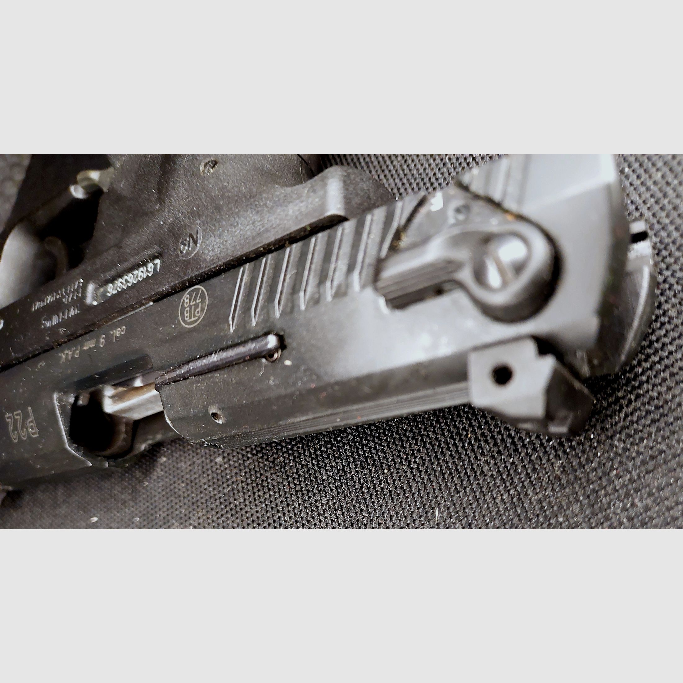 Pistolet d'alarme Walther P22 9 mm P.A.K. PTB 778 noir P 22 avec holster
