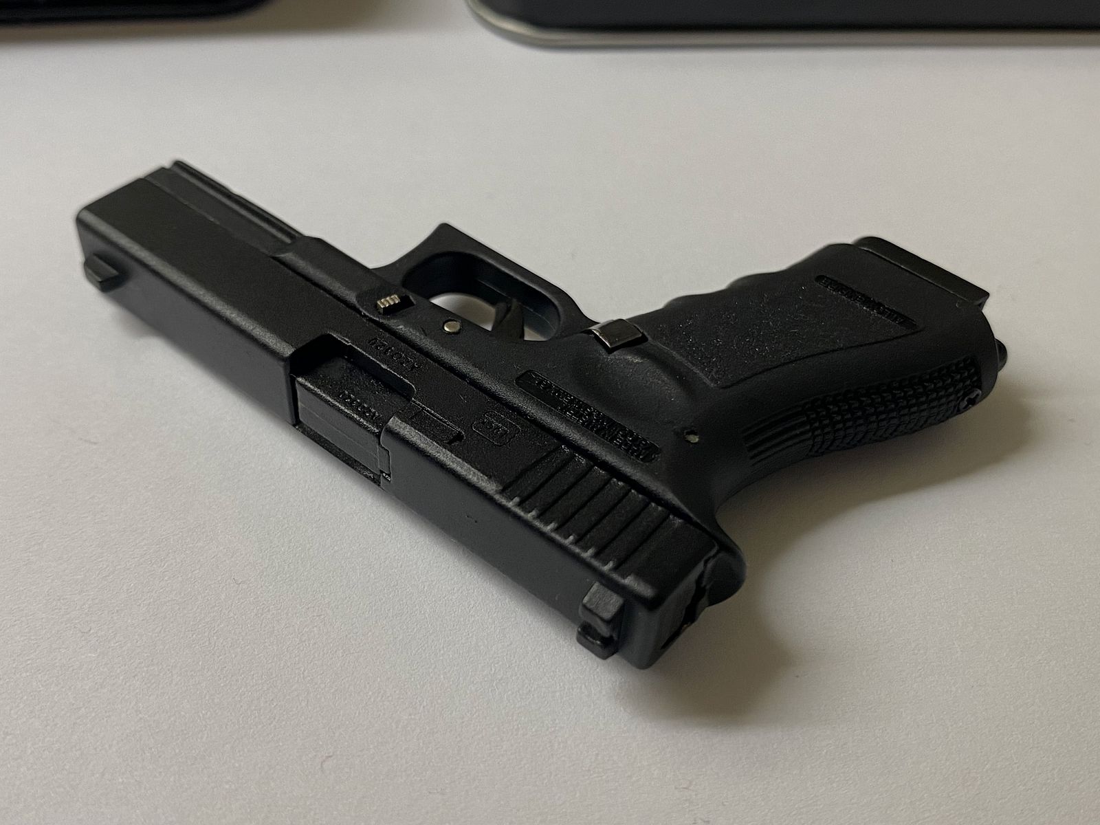 Glock 17 1:3 Mini Schlüsselanhänger mit Box