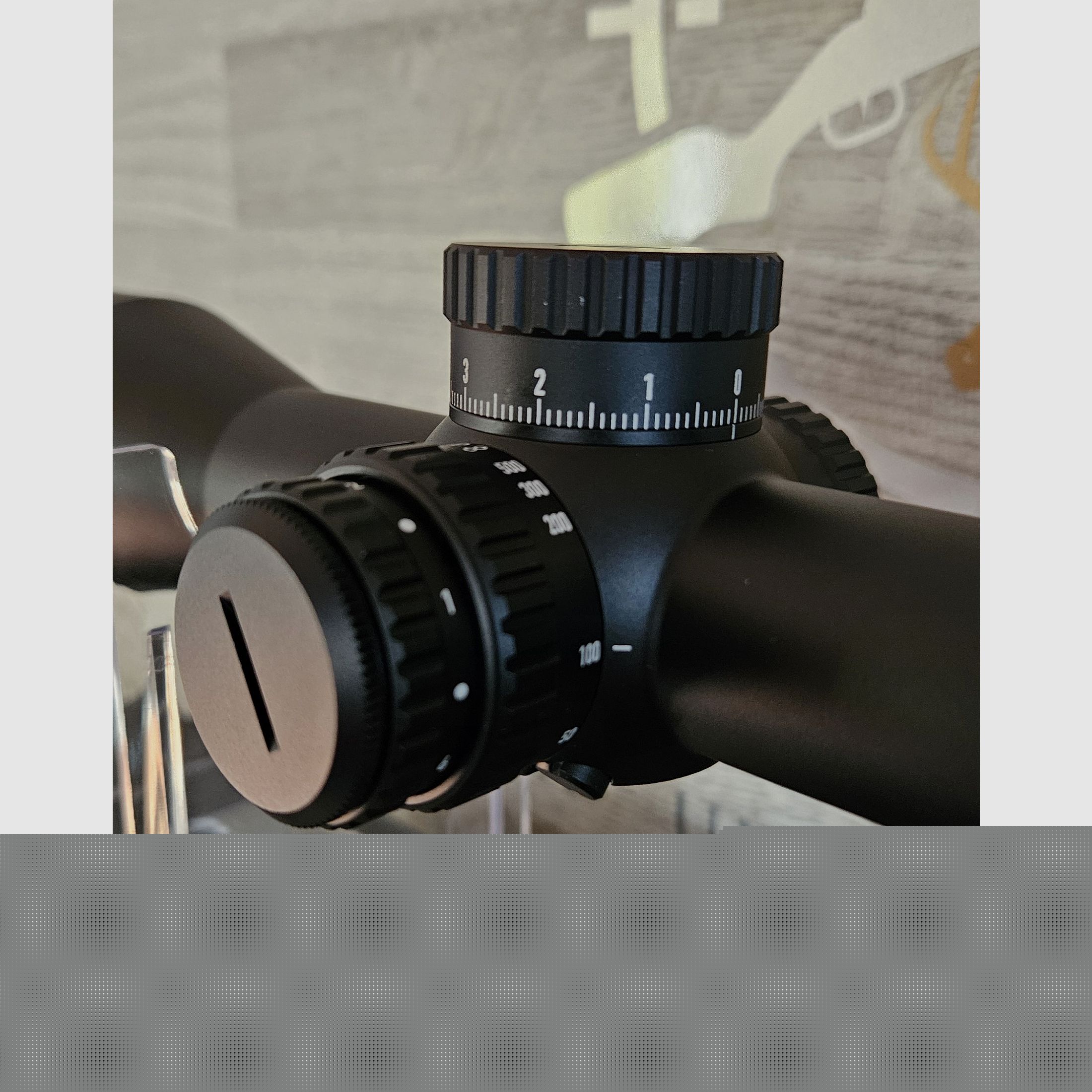 Zielfernrohr AKAH 2-12x44 LA Absehen 4 mit Leuchtpunkt + Parallaxeausgleich - Neuware vom Fachhandel -