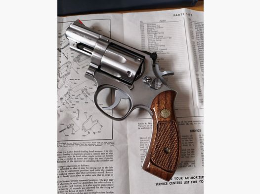 Smith & Wesson .357 COMBAT Magnum revolver in acciaio inossidabile, modello n. 66