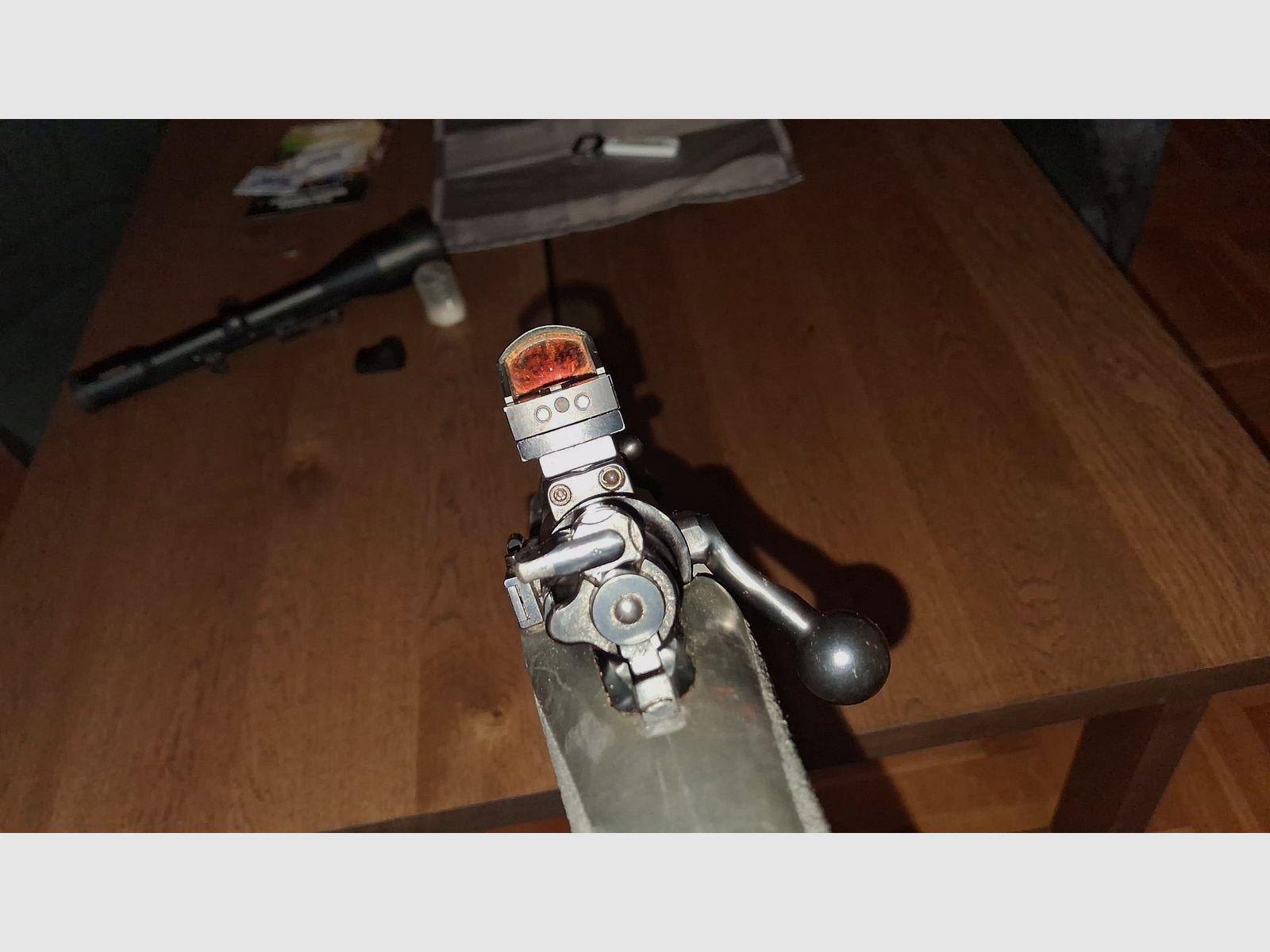 Mauser 98 „Forest“ in calibro 9,3x62 – pacchetto completo (Swarovski 8x56 + Docter Sight)