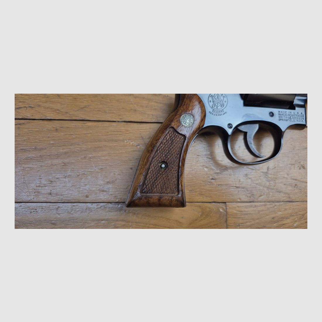 Sehr schöner Revolver Smith&Wesson Modell 10-5 – Der direkte Nachfolger des Hand Ejector Military & Police von 1899 – Legendäre Polizei- und Sportwaffe, eine der Stars aus Springfield – Waffe von 1968 – Sehr schöne Brünierung – Exzellente Mechanik – Sehr guter Lauf – Exzellente Standwaffe mit glorreicher Vergangenheit – TBE/TBE+, Bild 3 von 25