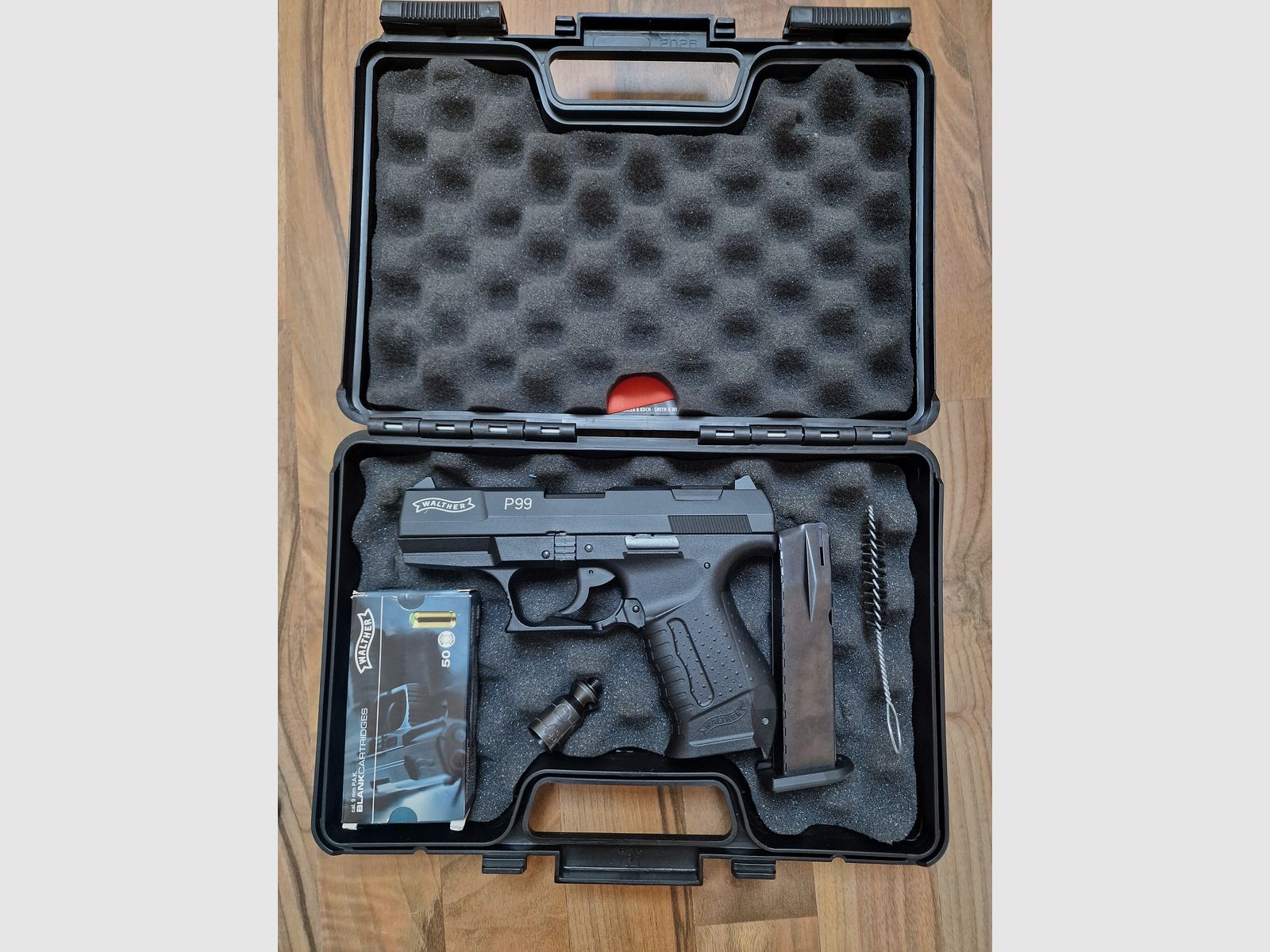 Pistolet Walther P99 z ostrzegawczym nabojem 9mm P.A.K. czarny