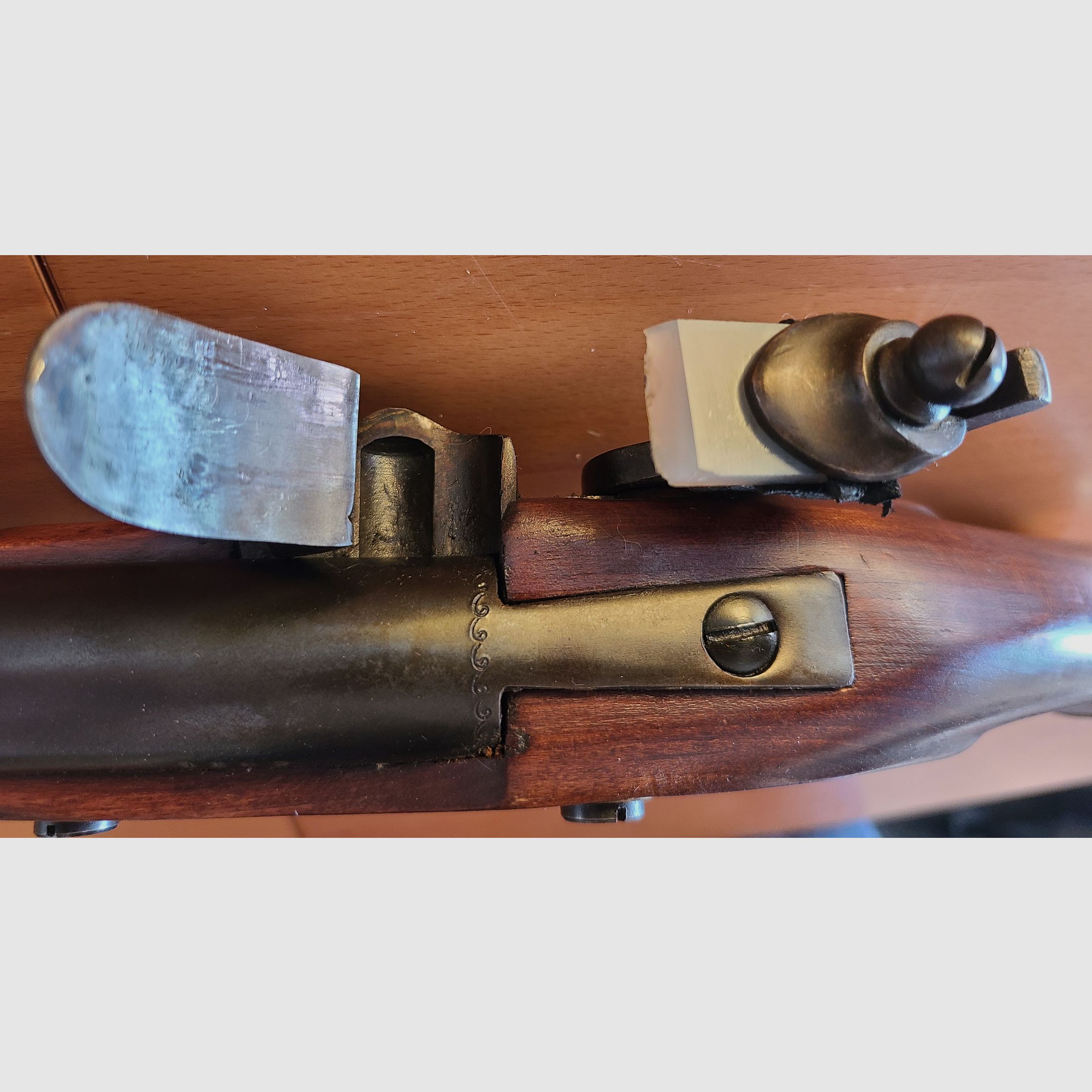 PISTOLA A CARICATORE ANTERIORE / cal. SCONOSCIUTO / POLVERE NERA / US / IMPUGNATURA IN LEGNO / 1382 / DIFETTOSA