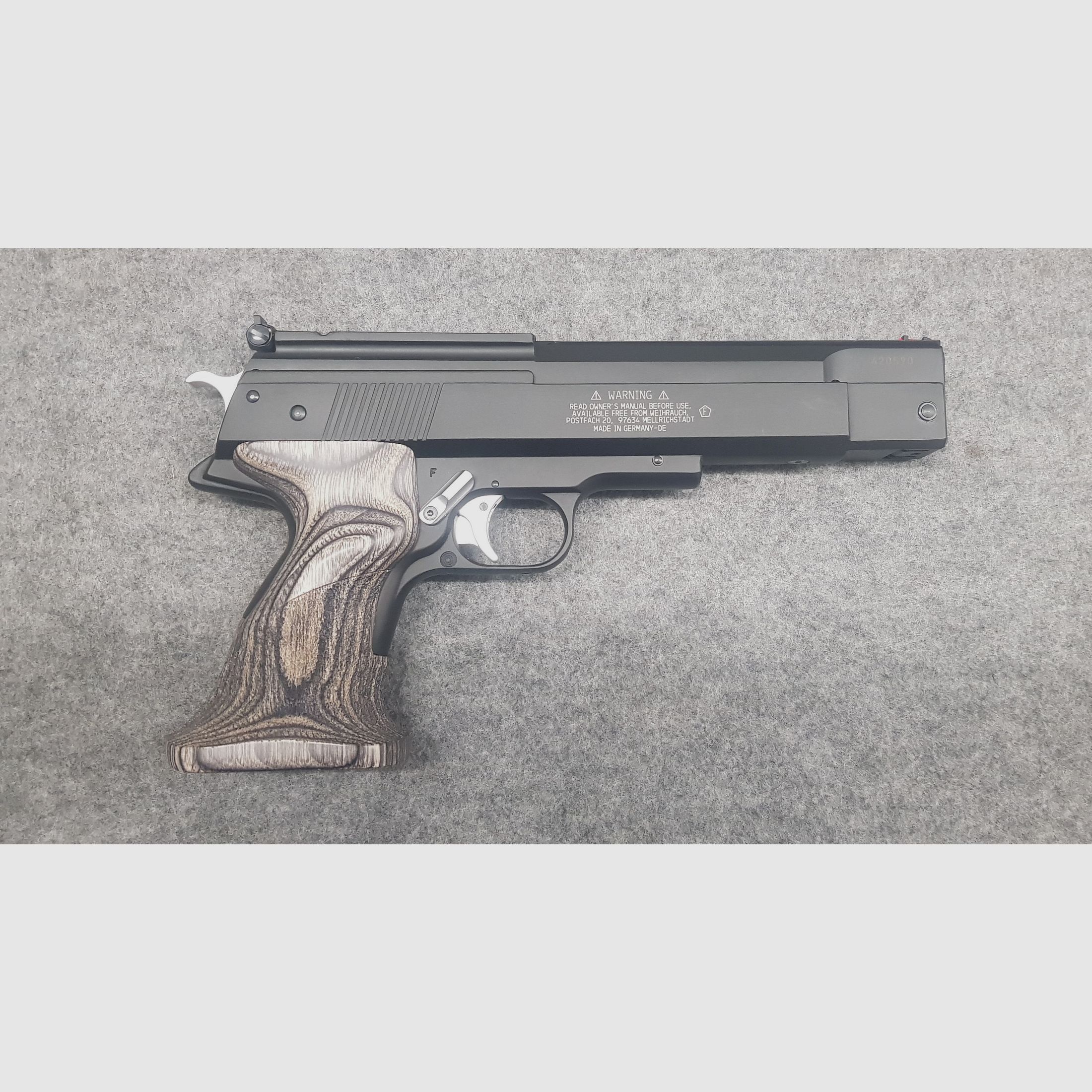 Weihrauch HW 45 Black Star mit Zielfernrohr für Pistolen Cal. 4,5mm Luftpistole Match
