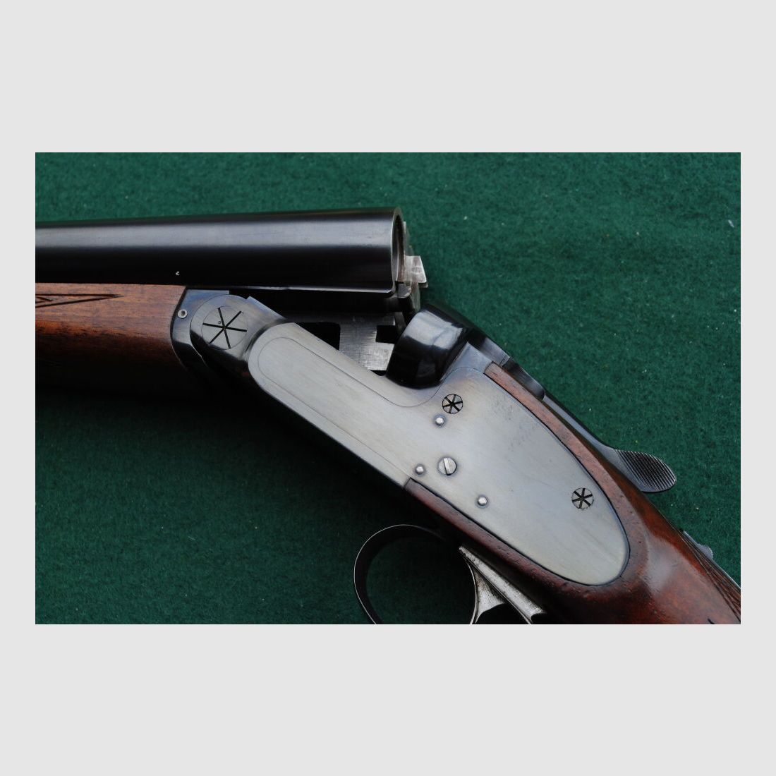 CAS escopeta de caza, auténticos cerrojos laterales, sin extractores, seguro manual.