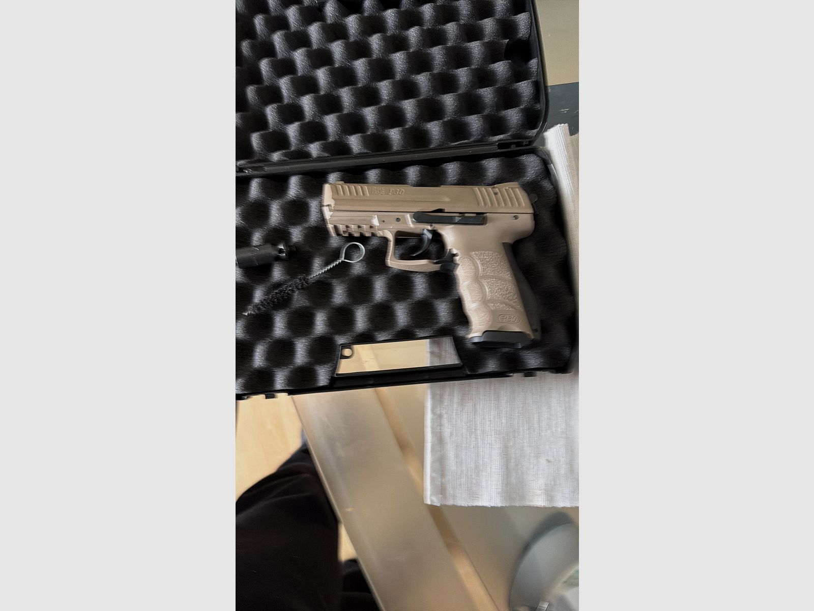 Heckler und Koch P30 silenced pistol in Desert incl. HK case