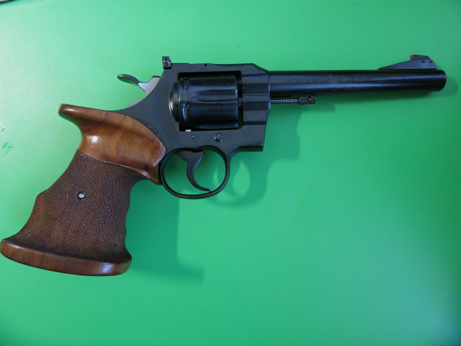 Revolver COLT Officer's Model Match, Vijfde uitgave van de serie in .22lr, Sportgreep #2