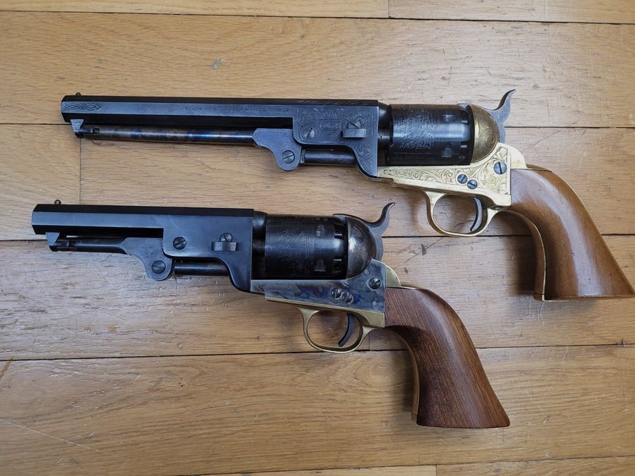 Zeer mooie Colt 1851 Pietta Zwartpoeder Revolver – Navy Model – Zeer mooie gegraveerde variant – Loop 7,5 inch – Kaliber 36 – Vuurwapen uit 1978 – TBE++, afbeelding 22 van 22