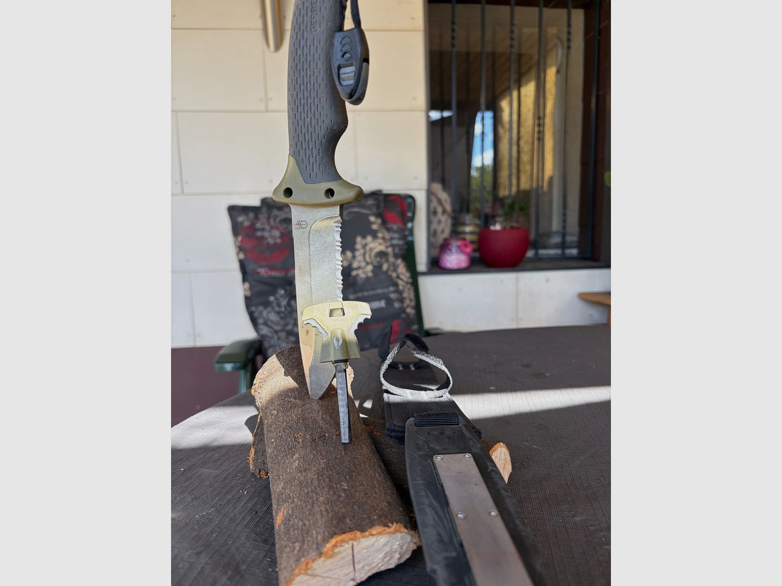 Gerber Survival Messer mit Feuer und Schleifstein, Bild 3 von 3