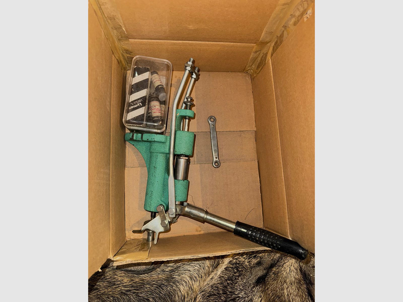Herladen, herlaadapparatuur, accessoires, matrijs, projectielen, hulzen, weegschalen, persen - ontbinding
