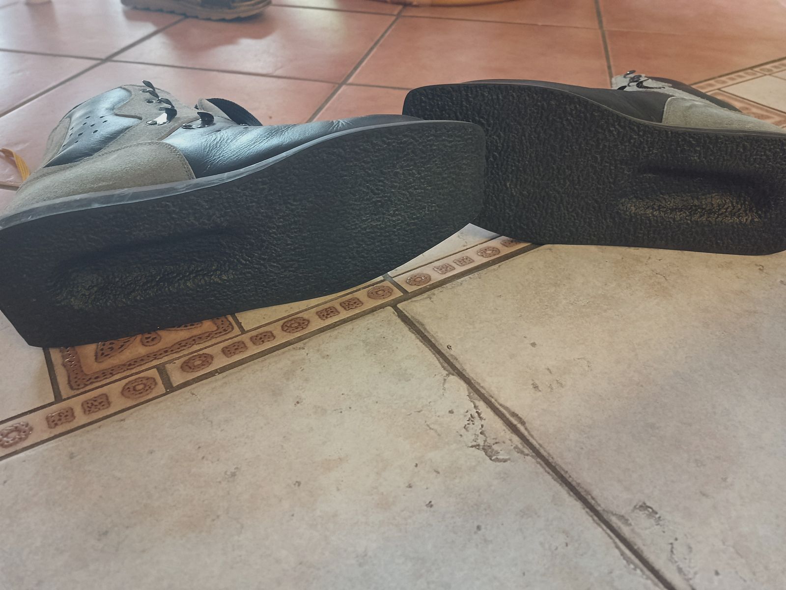 Shooting shoes size 45