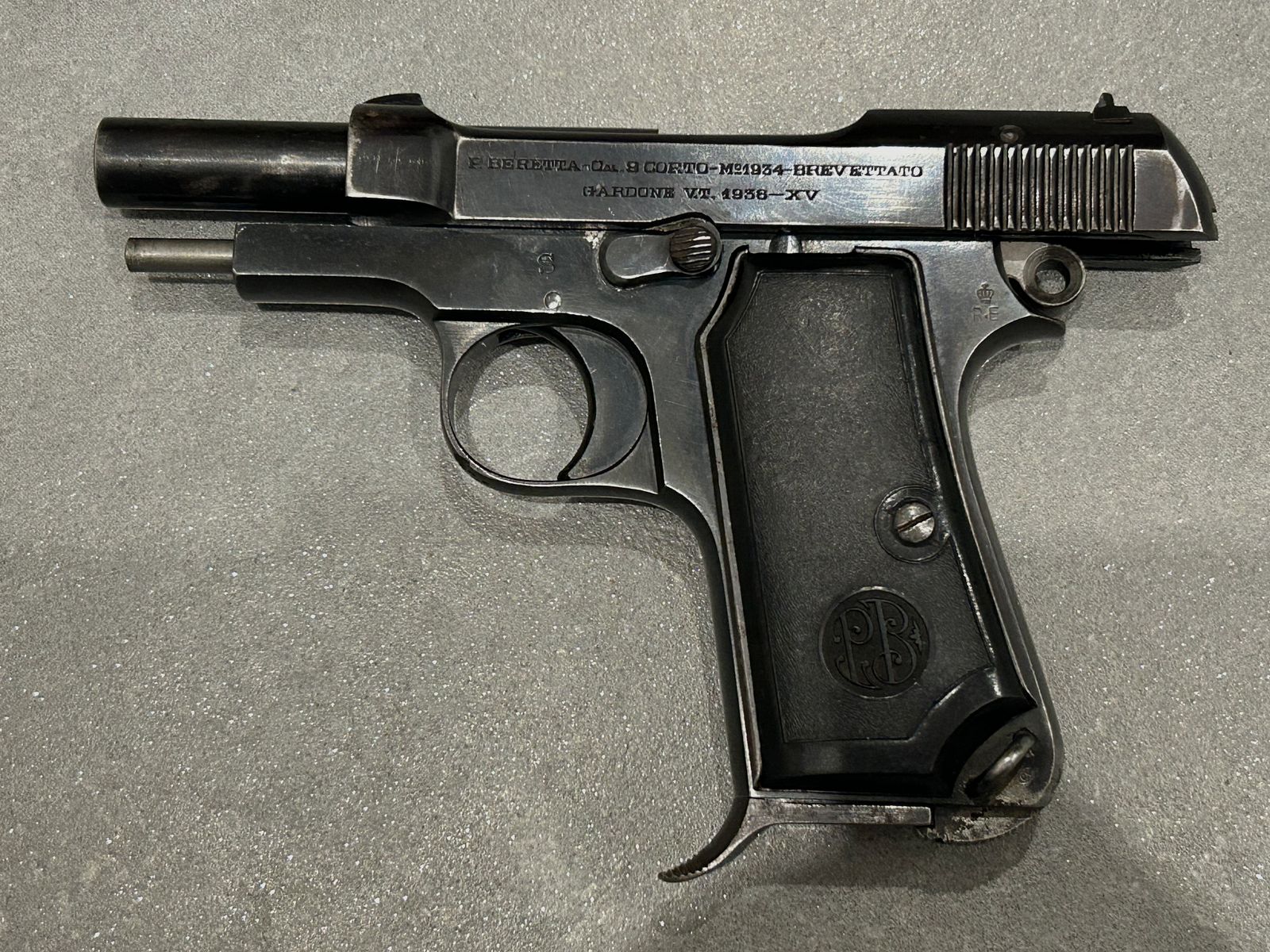 Beretta M1934 - 9mm short Italian military weapon World War II
